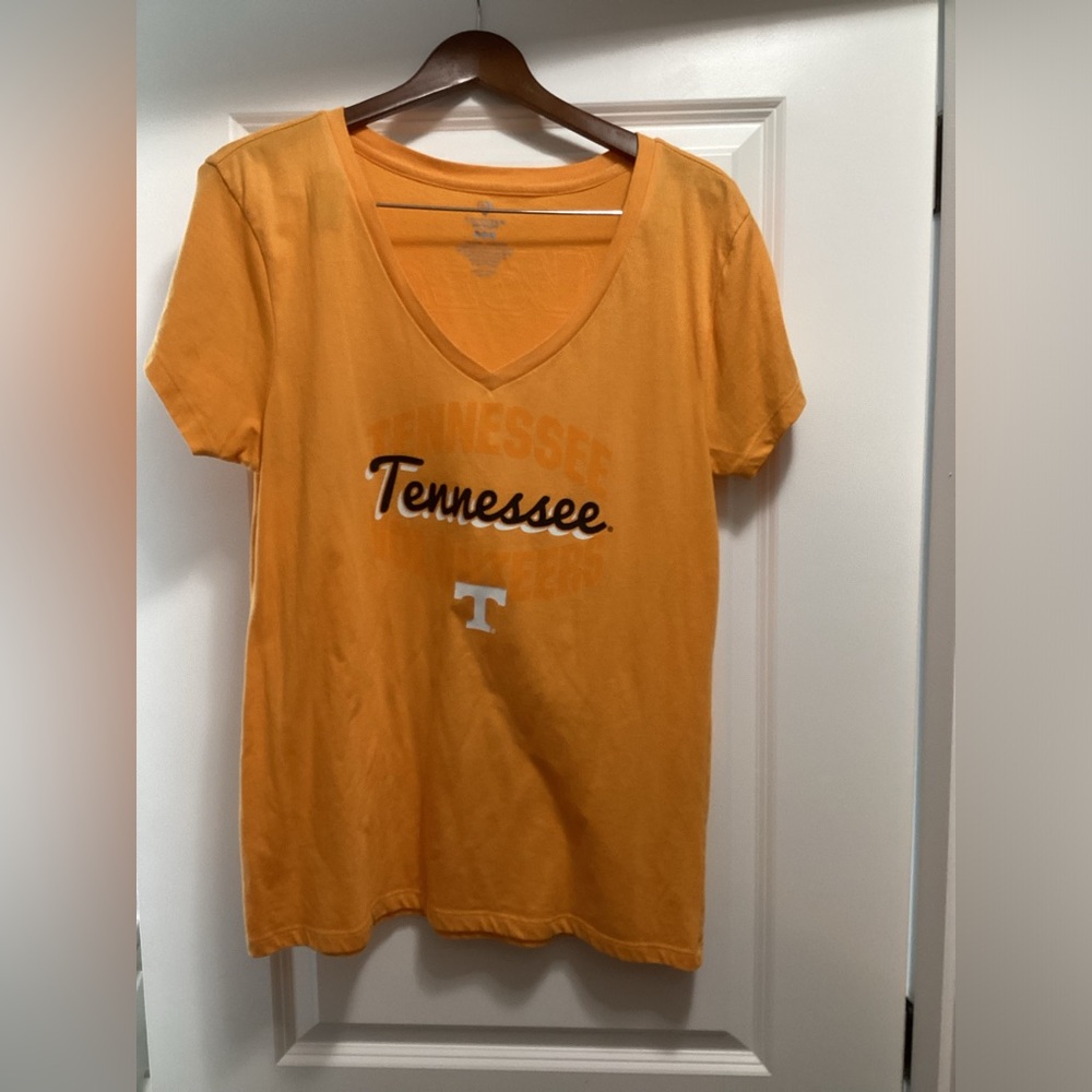TN VOLS women’s V neck short sleeve, Colosseum brand. Orange Sz XXL